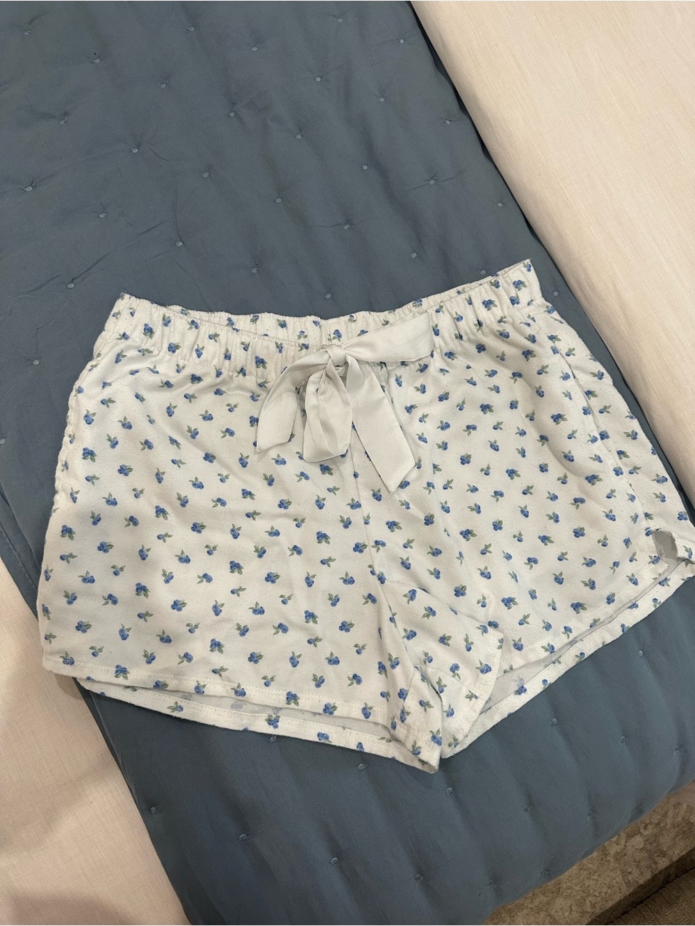 Hollister White Floral Cotton Lounge Shorts with Blue Print